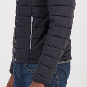 เสื้อแจ็คเก็ตพัฟเฟอร์ผู้ชาย สวมใส่สบาย เนื้อผ้านุ่ม สไตล์ไฮสตรีท จัดส่งรวดเร็ว รับตัดตามไซส์ สำหรับฤดูหนาว ผ้าแคนวาส คอตั้ง ปักโลโก้ด้านหน้า - Product Image 6