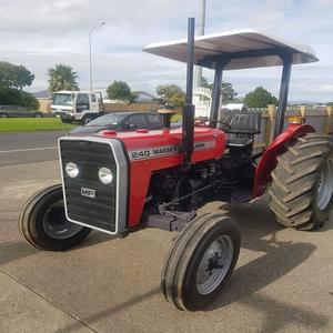 Tracteur Massey Ferguson 240 4WD neuf état excellent pour une utilisation agricole grande forme avec composants d'engrenage moteur central - Product Image 2