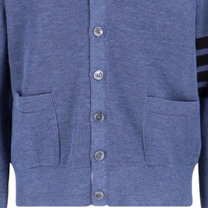 เสื้อสเวตเตอร์คาร์ดิแกนอะคริลิคใส่สบายสำหรับฤดูหนาว B2B เสื้อกันหนาวถักลายปักหลากสีสำหรับนักศึกษามหาวิทยาลัยมหาวิทยาลัย - Product Image 6