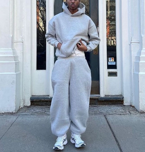 Conjunto de Sudadera con Capucha y Pantalones Deportivos de Invierno Ligeros y Ajustados con Logotipo Personalizado para Hombre - Product Image 4