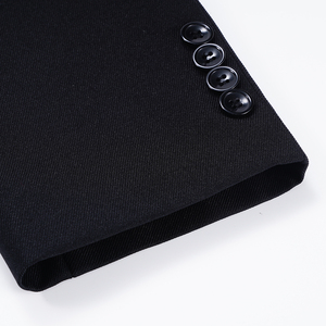 เสื้อเบลเซอร์ผู้ชายทรงเข้ารูป คอวี ติดกระดุมแถวเดียว ผ้าโพลีเอสเตอร์/คอตตอน ระบายอากาศได้ดี คุณภาพสูง รับผลิตตามแบบ OEM ODM พร้อมสกรีนโลโก้ตามสั่ง - Product Image 2