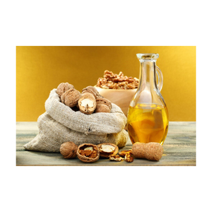 Huile de noix biologique dans un emballage en vrac pour la vente au détail et les applications commerciales emballées dans une bouteille en plastique - Product Image 3