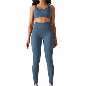 Ensemble de yoga fitness sans couture pour femme, confortable et doux, avec soutien-gorge de sport et leggings respirants pour l'entraînement – Collection automne - Product Image 1
