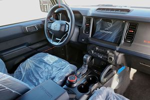 รถฟอร์ด บรองโก แร็พเตอร์ ปี 2024 รุ่น 4 ประตู SUV ขับเคลื่อน 4 ล้อ (เครื่องยนต์ 3.0 ลิตร 6 สูบ เทอร์โบ เกียร์อัตโนมัติ 10 สปีด) ผ่านการรับรองความสะอาดและสภาพดี - Product Image 4