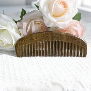 Peine de madera de sándalo natural con logotipo personalizado para salón de casa peine de madera con mango de madera de F S International - Product Image 2