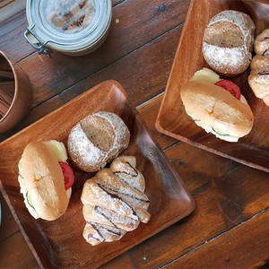 Plateau de service carré en bois d'acacia classique Plateaux de cuisine et de salon à un niveau Vente directe d'usine Motif de plantes - Product Image 6