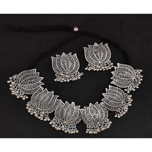 Collier en lotus oxydé pour les occasions de fête - Product Image 2