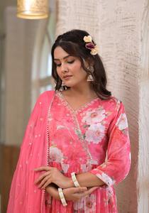 Tenue indienne élégant meilleur tissu vêtements ethniques Chinon Kurti pantalon avec Dupatta avec travail imprimé achats en ligne inde - Product Image 2