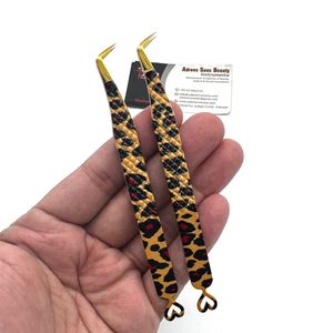Pinzas para pestañas con estampado de leopardo de 65 grados, pinzas para pestañas OEM con agarre de impresión de logotipo personalizado de fibra delgada - Product Image 5