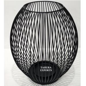 เชิงเทียนที่โดดเด่นทันสมัยพร้อมกรงโลหะรูปทรงเพรียวบางเหมาะสำหรับการตกแต่งแบบมินิมอลและทำความสะอาดแสงโดยรอบในห้องนั่งเล่น - Product Image 1