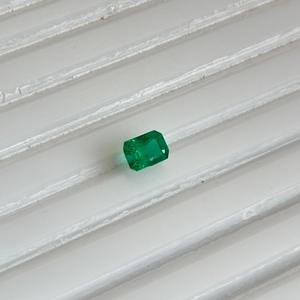 พลอยมรกตคุณภาพสูง 0.91 กะรัต ทรงแปดเหลี่ยม เจียระไนแบบเหลี่ยมเพชรพลอย สำหรับทำเครื่องประดับ พลอยมรกตแท้จากผู้ผลิต - Product Image 2