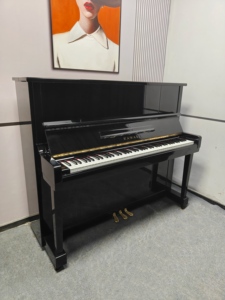 Piano droit Kawai K20, 88 touches lestées, style classique, corps en bois, plancher de sonorisation en bois massif, montage au sol - Product Image 1