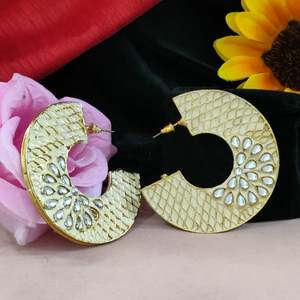 Pendientes de Moda Tradicionales Indios de Alta Calidad Vjoshijewels para Chicas, Colores Vibrantes, Intrincados Detalles en Meenakari, Kundan y Esmalte - Product Image 3