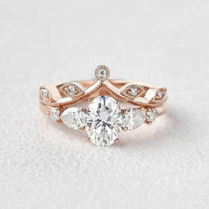 Anillo de Compromiso de Plata de Ley 925 con Cinco Piedras Ovaladas de Moissanita, Estilo Vintage, Elegante y con Engaste de Puntas - Product Image 2