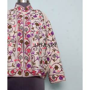 Veste matelassée en velours brodée Suzani 100% coton faite à la main, motif floral, manteau d'hiver, écologique, respirante, boutonnée - Product Image 3