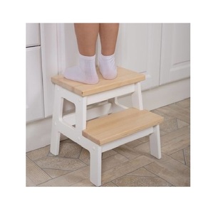 Tabouret compact en bois avec finition à grain naturel, idéal pour les comptoirs de cuisine, les meubles de salle de bain, les étagères de chambre et autres utilisations. - Product Image 2
