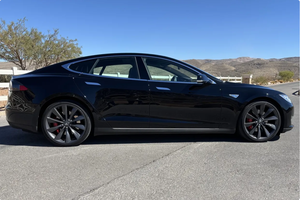 PRÊT À CONDUIRE - VÉHICULE D'OCCASION À VOLANT À GAUCHE |   Conduite à droite |   ORIGINALLL-OWNERRR 2015 TESLLLA MODELLSS S P85D - Product Image 2