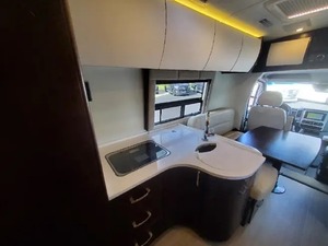 Autocaravana L-e-i-s-u-r-e T-r-a-v-e-l Serenity 24CB usada del 2017, lista para vender - Product Image 5
