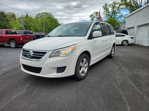 Volkswagen Routan 2010 d'occasion, conduite à gauche - Product Image 3