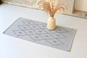 Petit tapis gris tissé à la main tapis en coton de style vintage fait à la main lavable et personnalisé pour salon chambre à manger et chambre d'enfants - Product Image 2