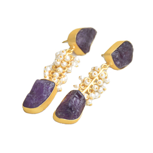 Pendientes de Piedras Preciosas Refinadas con Gotas de Piedras Preciosas Pulidas, Revestimiento en Tono Dorado y Joyería de Calidad Artesanal - Product Image 1