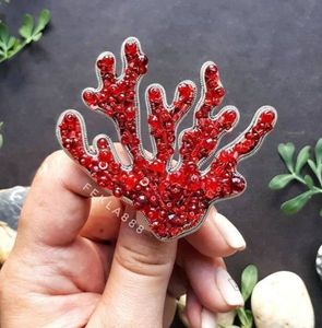 Breloque de sac en forme de lys perlé, broderie artisanale, porte-clés, accessoire de sac à main - Product Image 3