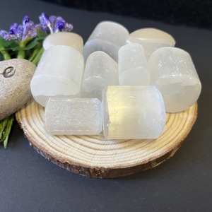 Alta calidad hecha a mano selenita piedra caída Feng Shui tallado ágata piedra preciosa amor estilo curación cristal Tumble piedra artesanías - Product Image 2