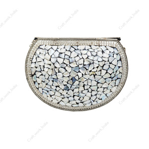 Pochette de soirée artisanale en mosaïque de nacre pour femme, sac à main de créateur argenté avec cadre métallique - Product Image 4