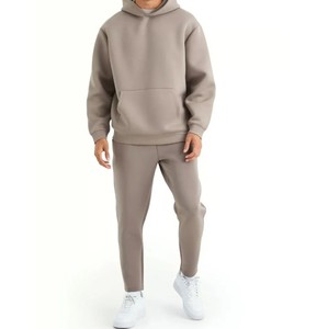 Ensemble de survêtement à capuche unisexe personnalisé avec broderie et impression en relief du logo, pantalon de survêtement et sweat à capuche 100% coton respirant - Product Image 5