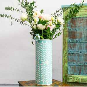 Florero con incrustaciones de hueso Acabado El mejor soporte para flores Clásico Elegante Metal al por mayor - Product Image 1