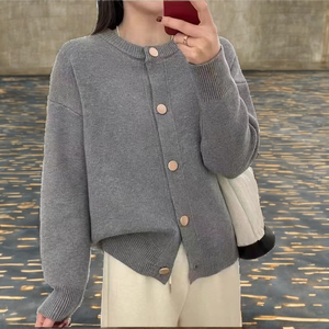 Cárdigan de Mujer para Otoño/Invierno, Cuello en V, 100% Algodón, Transpirable, Corte Holgado, Tallas Grandes, Logotipo Frontal, Manga Larga, Precio al por Mayor - Product Image 4