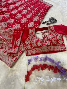 Hermosa Lehenga de boda más tendencia con hermoso Bordado de hilo, codificación hermosa y trabajo de lentejuelas pesadas - Product Image 5