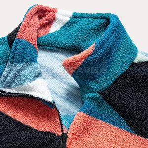 Veste d'hiver en laine sherpa de luxe, chaude, avec logo sur le devant, design écologique et coupe-vent, finition lisse et coupe confortable - Product Image 3