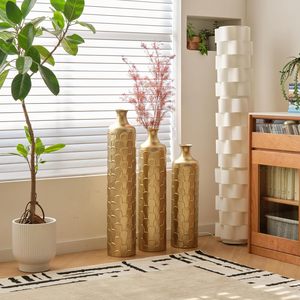 Jarrón de Flores de Hierro Hecho a Mano Estilo Ecológico con Diseño Costero para Decoración Navideña Premium del Hogar - Product Image 1