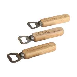 Abrebotellas personalizado con mango de madera Abrebotellas de favor de boda a bajo precio - Product Image 1
