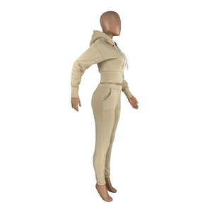 2025 vente en gros femmes recadrée survêtement ensemble qualité supérieure survêtement tenue haut court à capuche avec Logo personnalisé conception pour Fitness - Product Image 4