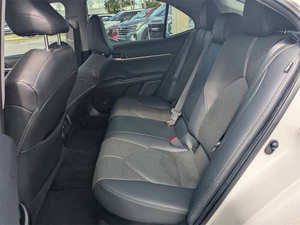 Voiture d'occasion de qualité abordable, Toyota Camry Hybride XL-E 2021, conduite à gauche - Product Image 4