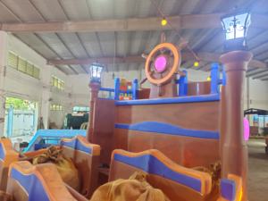 Parc d'attractions aux couleurs vives et éclairé, voiture volante de bateau de pirate pour adultes à vendre - Product Image 5