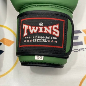 Wholesale Cheap Price Personalized Twins Matt Green Customized Boxing Muay Thai Gloves Professional Sparring Mixed Martial Arts - Product Image 2