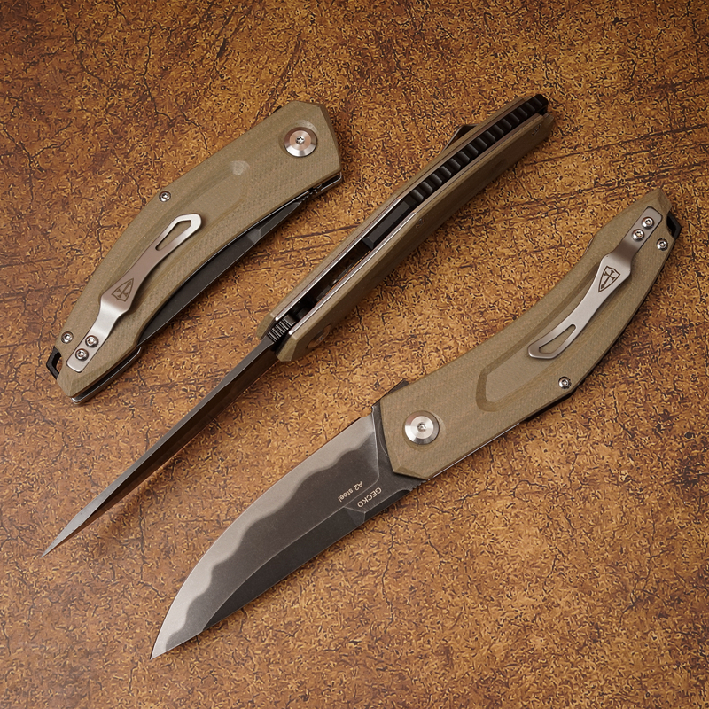 Pocket knife with titanium clip