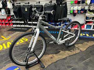 ซื้อจักรยานเด็ก Wooms 5 รุ่นใหม่ น้ำหนักเบาพิเศษ ขนาด 24 นิ้ว โครงอะลูมิเนียม - น้ำหนัก 8.2 กก. โครงสร้างประสิทธิภาพสูง - สั่งซื้อเลย - Product Image 2