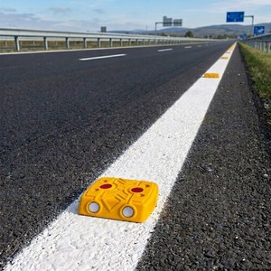 10-pack <b>Plastic</b> Square Road <b>Studs</b> - Product Image 5