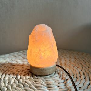 2024 la tranquillité USB pour l'espace de méditation et l'éclairage doux forme naturelle lampe à sel lampe halogène lampe de table - Product Image 1