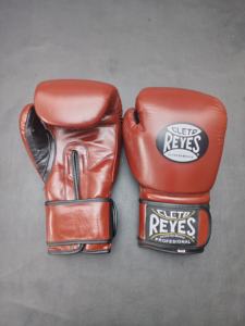 Prix de gros OEM, gants de boxe Cleto Reyes en cuir véritable brun personnalisés pour les arts martiaux et les entraînements d'anniversaire, idée cadeau - Product Image 3