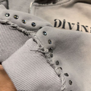 OEM Nouveau Élégant Acid Washed Vintage Distressed Rhinestones Cuff 2 Zip Up Hoodie Men Stone Washed Crop Hoodie - Product Image 3