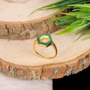 Bague hexagonale de style délicat en argent sterling 925 certifiée IGI Pierre précieuse de malachite naturelle avec placage au rhodium Anneaux fins en métal 14K - Product Image 4