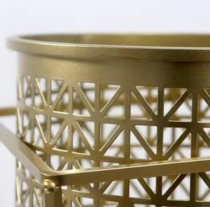 Jardinière antique moderne en métal poli avec support d'inspiration vintage pour les projets de cadeaux et de décoration intérieure chic - Product Image 4