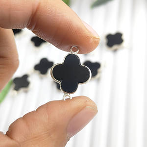 Connecteur de charme de pierre précieuse en forme de trèfle d'onyx noir en argent 925 - Product Image 4