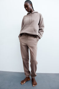 Pantalon de survêtement décontracté surdimensionné à taille élastique de qualité supérieure pantalon de survêtement en coton polyester de couleur beige foncé pour femmes - Product Image 2