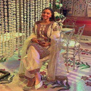 Vente chaude lourde rayonne broderie travail Kurti pantalon ensemble Dupatta élégant été fête de mariage porter taux de gros indien pakistanais - Product Image 3